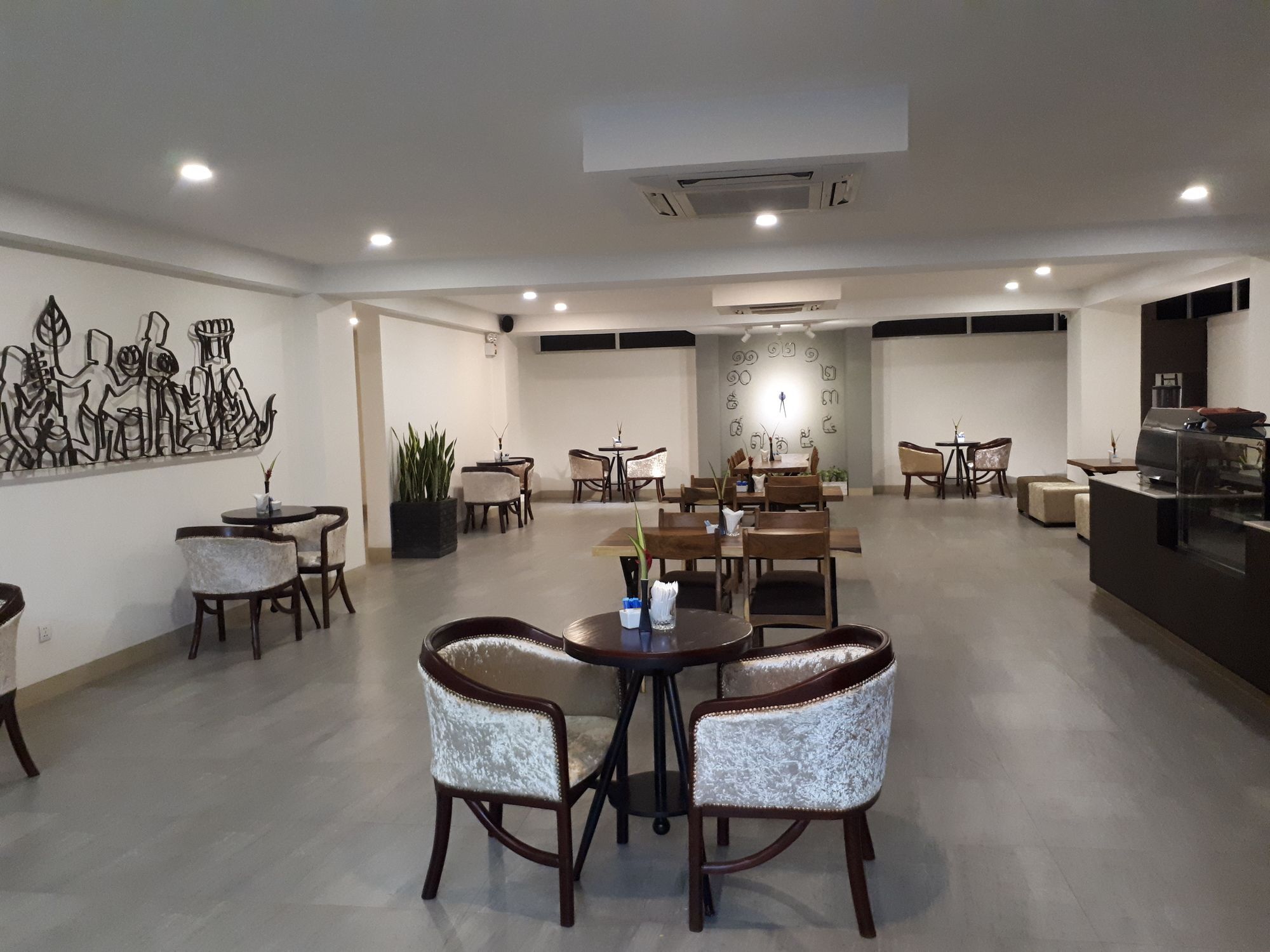Kuch Oudom Hotel Phnom Penh Exterior foto