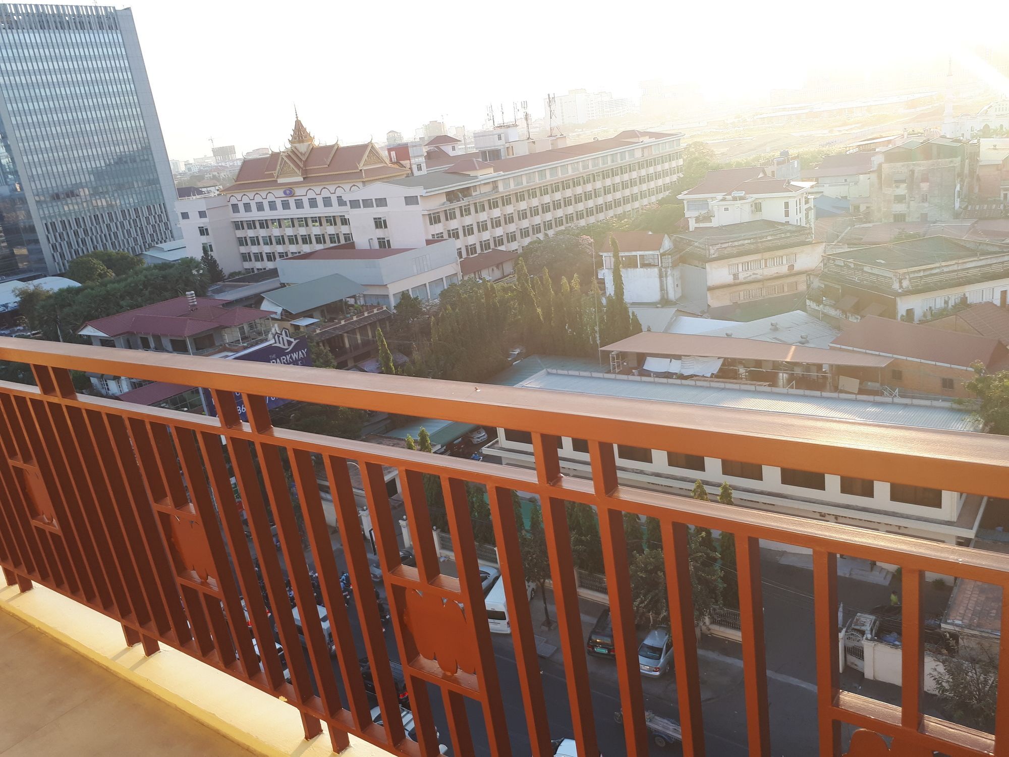 Kuch Oudom Hotel Phnom Penh Exterior foto